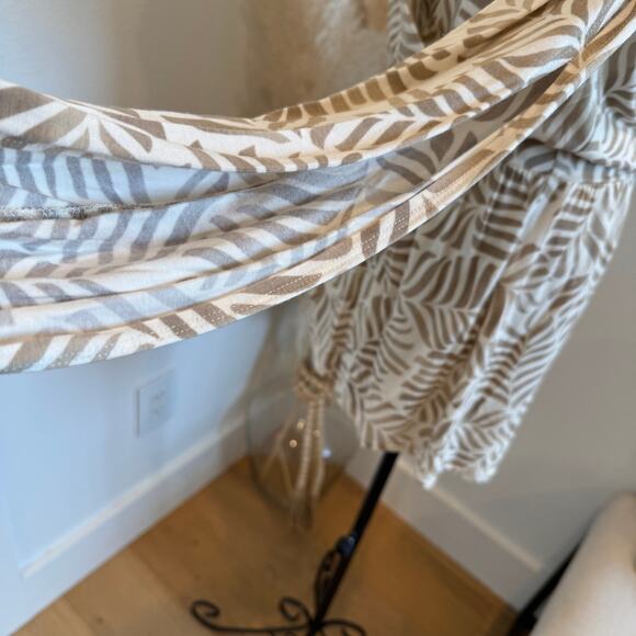 Tart Long Split Sleeve Neutral Leaf Pattern V-Neck Romper Small - Picture 10 of 10